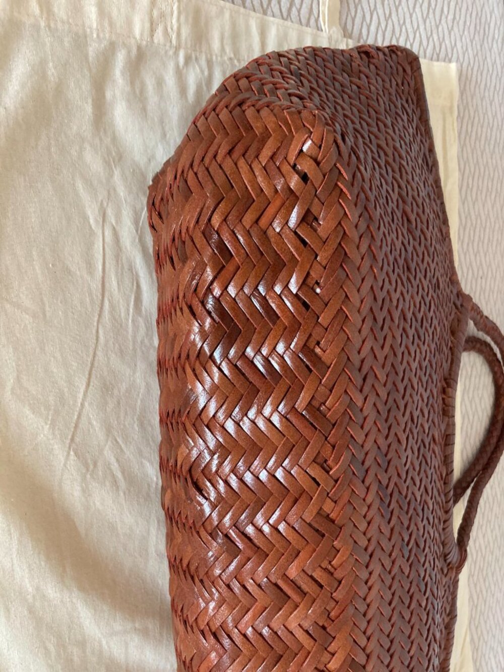 Nantucket Big Tan Dragon Diffusion Woven Basket Tote - Picture 3 of 6